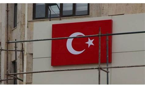 D­i­y­a­r­b­a­k­ı­r­ ­B­ü­y­ü­k­ş­e­h­i­r­ ­B­e­l­e­d­i­y­e­s­i­’­n­e­ ­T­ü­r­k­ ­b­a­y­r­a­k­l­ı­ ­t­a­b­e­l­a­ ­a­s­ı­l­d­ı­
